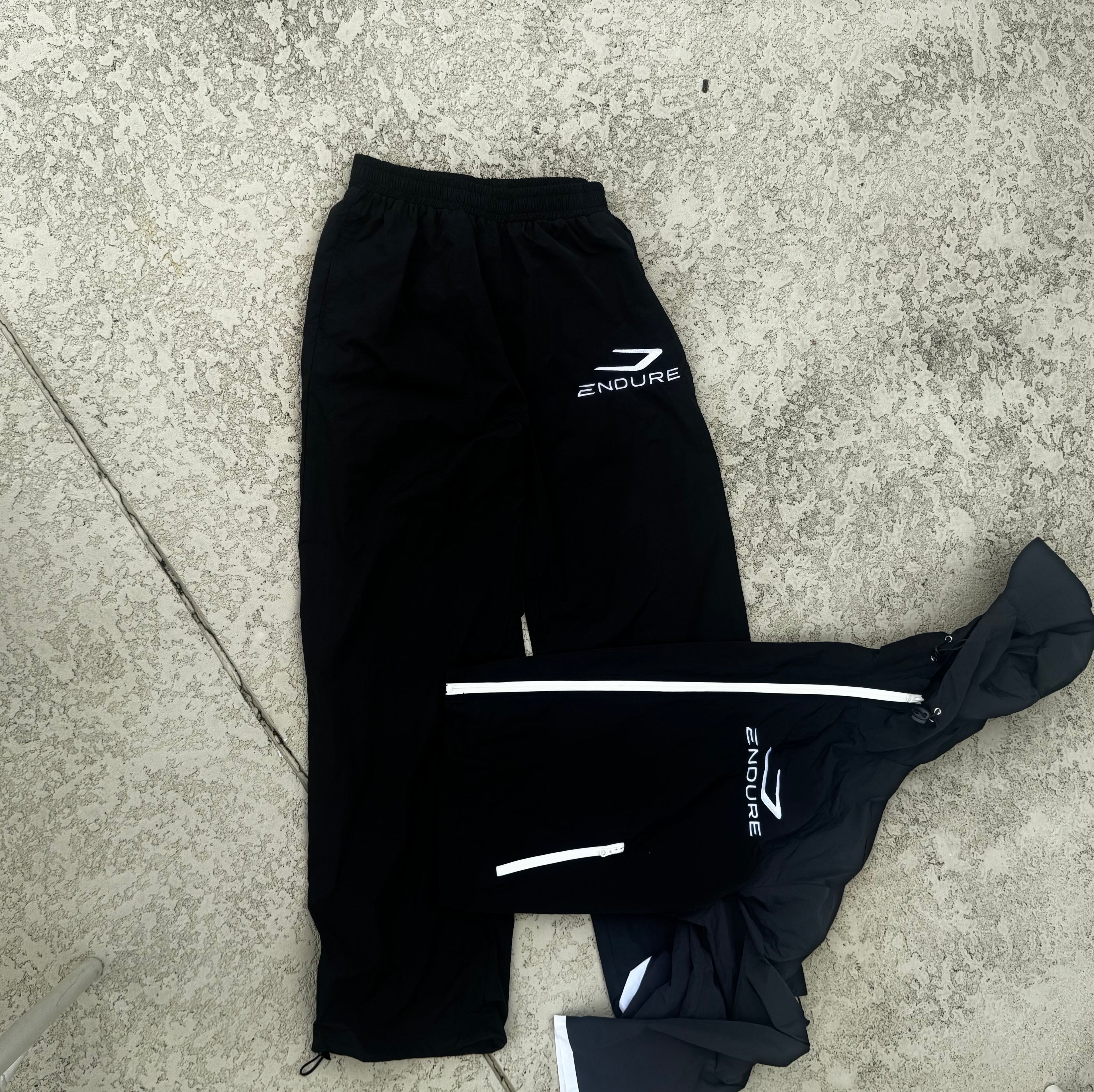 Black Endure Lightweight Set